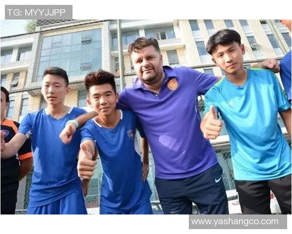 白胡子的黑人足球明星如何在绿茵场上书写传奇人生与奋斗故事